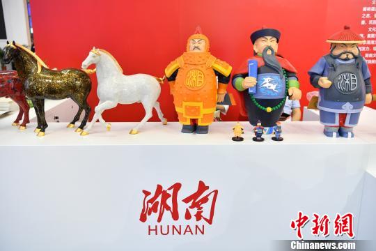 深圳文博會:“文化湘軍”創(chuàng)意文創(chuàng)產品受捧