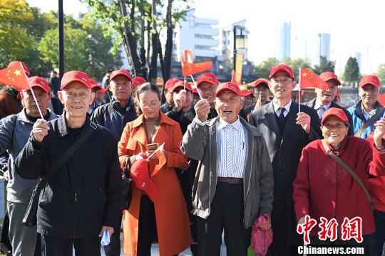 江蘇淮安百位老人攜手度重陽感受家鄉美