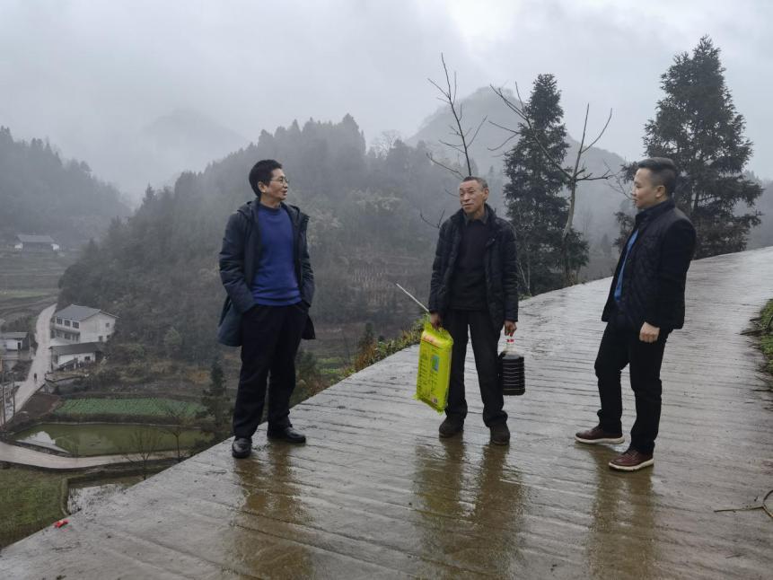 農發行綏陽縣支行開展“迎新年 賀新春 送溫暖”幫扶慰問活動