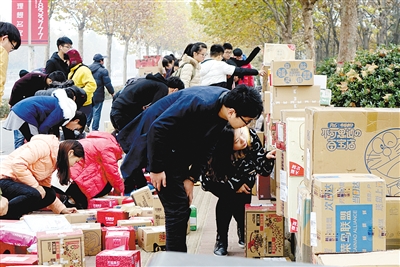 “雙11”過后,快遞包裹擠爆大學校園 鄭大共消費3510萬元