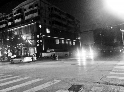 鄭州兩小區光投強噪音大 使人夜不能寐輾轉反側