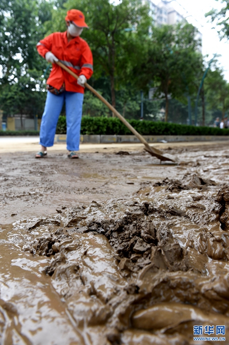 河南安陽積極應(yīng)對城市內(nèi)澇災(zāi)害