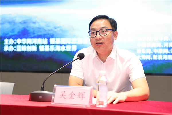 河南首家無人機表演編隊亮相 夜空中上演科幻大片!