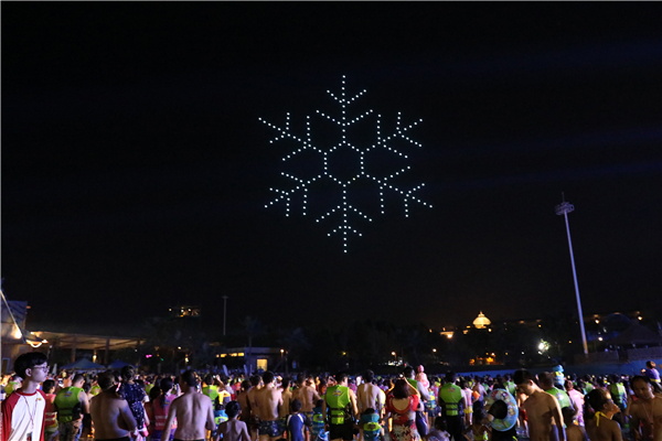 河南首家無人機表演編隊亮相 夜空中上演科幻大片!