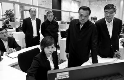 李克強叮囑銀行員工多去棚戶區看看 將心比心