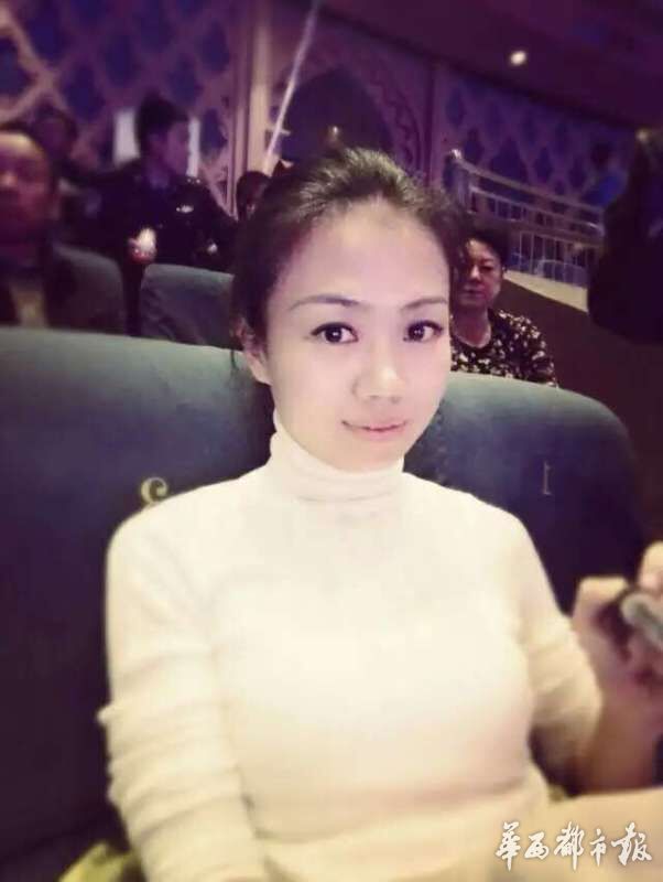 二鍋頭消毒 羽絨服當(dāng)墊布 女軍官成昆列車上接生嬰兒