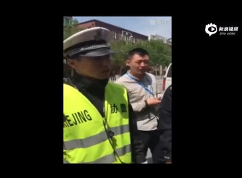 長春一男子因朋友違停被查 推搡辱罵協警“你就是條狗”