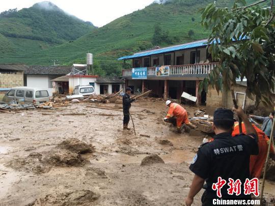 圖為救援現場。 王慶永 攝