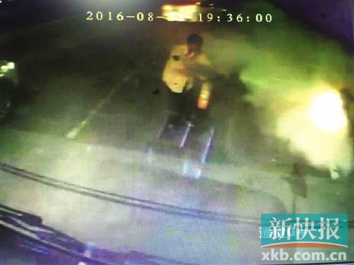 公交司機路遇火情停車救火 遭一名乘客電話投訴