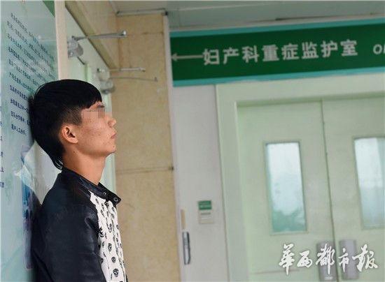 林悅的未婚夫龍強(qiáng)在病房外等候。