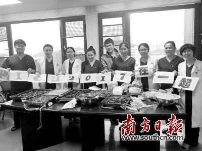 兒科醫生年夜飯桌上被喊回做手術 春節在病房度過