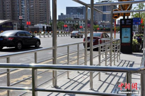 資料圖:在北京部分地區,滴滴設立了站牌。<a target='_blank'  _fcksavedurl='http://www.chinanews.com/'></table><p  align=