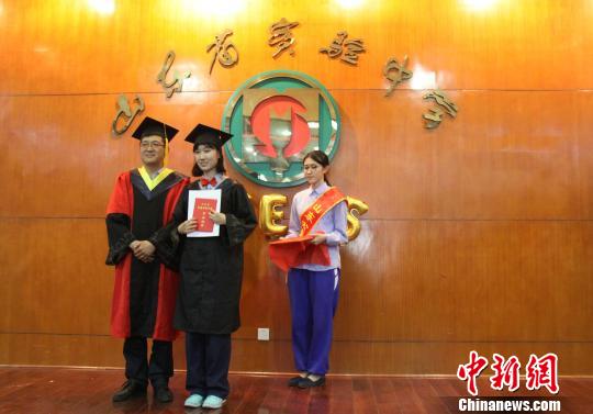 山東一中學(xué)80名畢業(yè)生收367封海外大學(xué)錄取通知書
