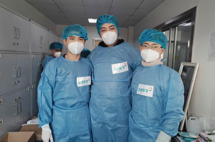 我在現(xiàn)場 | 在“暫停”的城市,我們與病毒賽跑