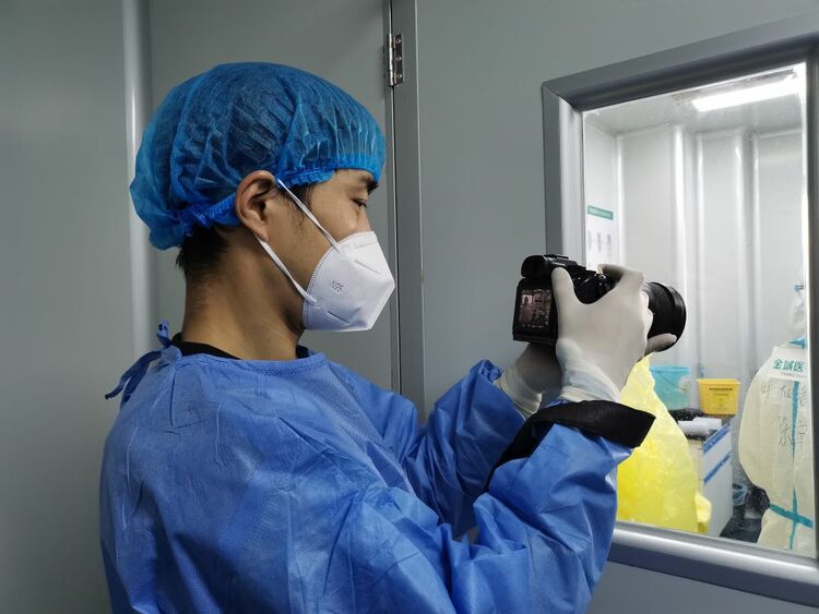 我在現(xiàn)場 | 在“暫停”的城市,我們與病毒賽跑